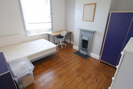 4 bedroom terraced house to rent - Photo 2
