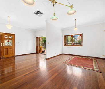 Expansive 4-5 B/R Family Home - Photo 1