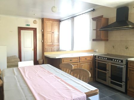 6 Bed Student Accommodation - Photo 5