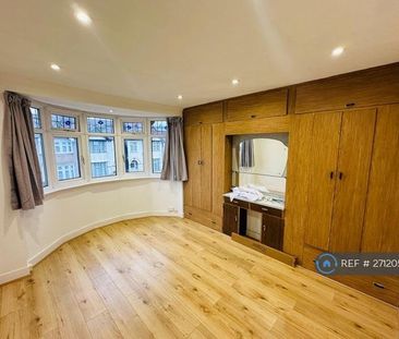 4 bedroom detached house to rent - Photo 3