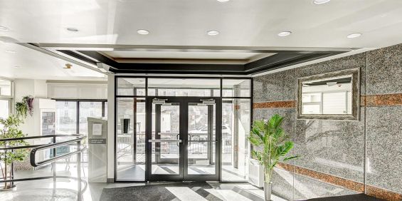 1 Month Free- Beautiful 3 1/2 – Available NOW - 3777 ST-URBAIN, Montréal - Photo 3