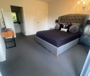 FURNISHED STUDIO WITH PRIVATE ENTRY AND COURTYARD $450 per week - Photo 1