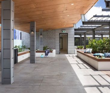 Ultra Modern Apartment With Parking - Photo 3