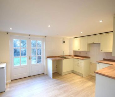 4 bedroom semi-detached house to rent - Photo 5