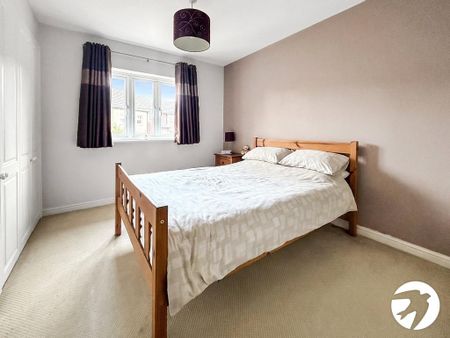 2 bedroom coach house to rent - Photo 2