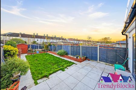 4 bedroom terraced house to rent - Photo 4