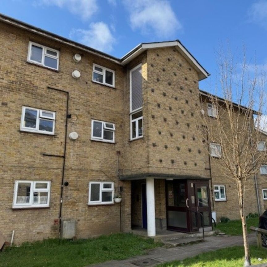 2 bedroom Flat - Roe Green Lane, Hatfield - Photo 1