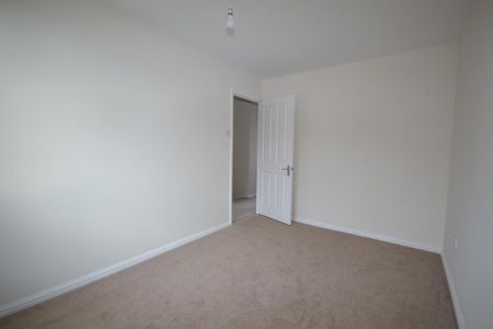 3 bedroom end of terrace house to rent - Photo 4