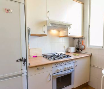 Room in a shared 5-bedroom apartment for rent in Almagro. - Foto 4