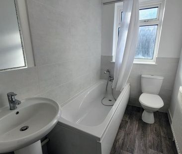 3 bedroom end of terrace house to rent - Photo 6