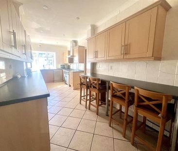 4 bedroom semi-detached house to rent - Photo 3