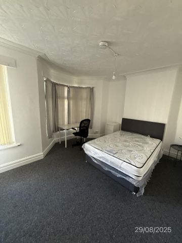 5 bedroom terraced house to rent - Photo 3