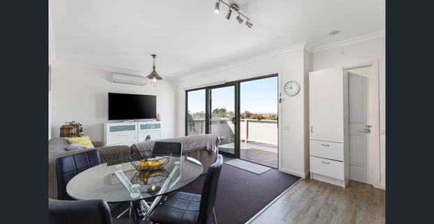 Quiet Neighbourhood Gem - Photo 1