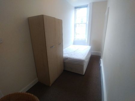 4 bedroom apartment to rent - Photo 4