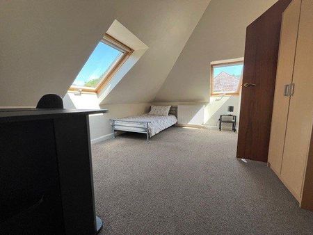 4 bedroom semi-detached house to rent - Photo 5