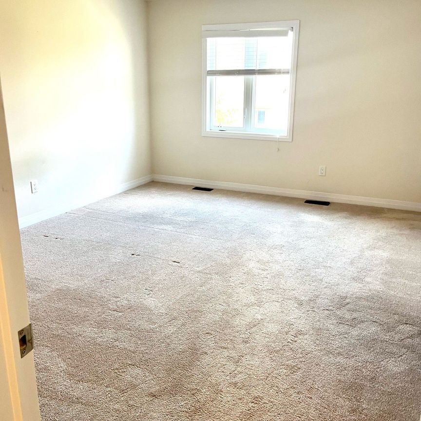 For Lease - 8 Bedford Estates Crescent, Barrie, Ontario - Photo 1