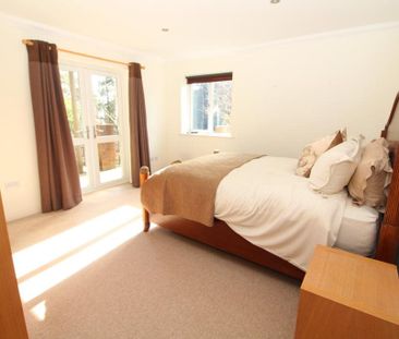 4 bed detached house to rent in Crichel Mount Road, Poole, BH14 - Photo 4