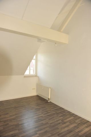 Geniale Dachgeschoss-Wohnung, zentrumsnah, mit Einbauküche und Balkon! - Photo 5