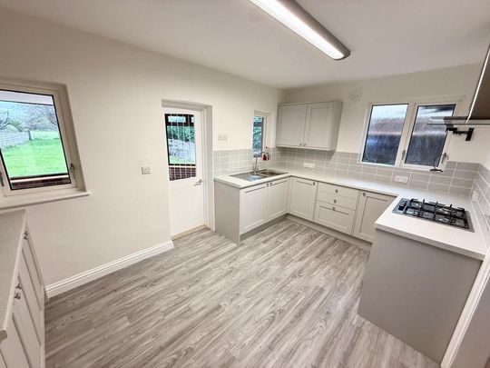 3 bedroom semi-detached house to rent - Photo 1