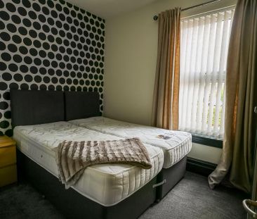2 bedroom flat to rent - Photo 5