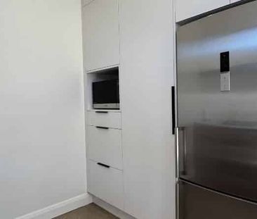 Fully Furnished - 4-Bedroom Family Home in St. Albans - Photo 4