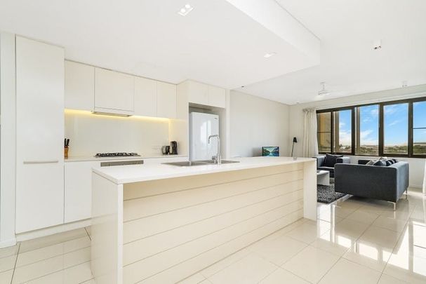 LUXURY LIVING IN WHARF PRECINCT - 6 MONTHS LEASE - Photo 1