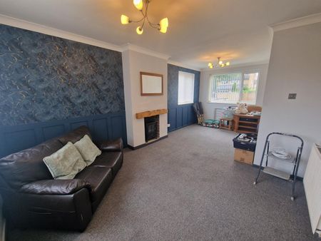2 bedroom semi-detached house to rent - Photo 4