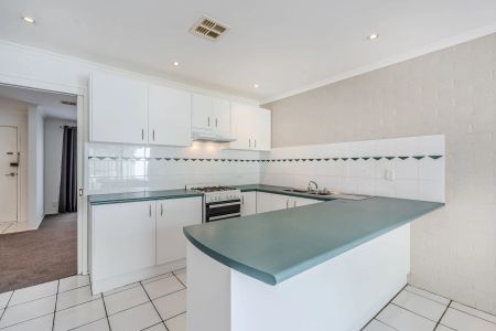 Excellent two bedroom townhouse - Photo 3