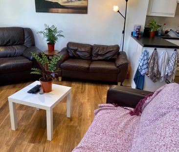 6 Bed Terraced House, Tennyson Road, SO17 - Photo 3