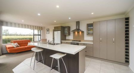 FOUR BEDROOM - KELVIN GROVE - Photo 2