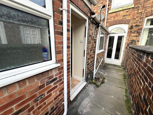 2 bedroom terraced house to rent - Photo 1