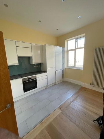 4 bedroom flat to rent - Photo 2