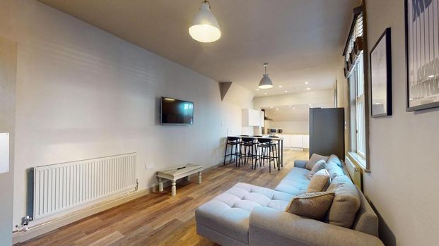 8 bedroom house to rent - Photo 1