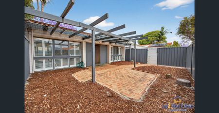 CONVENIENTLY LOCATED BRIGHT HOME - Photo 3