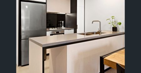 Modern Two-bedroom Apartment in Prime Location! - Photo 3