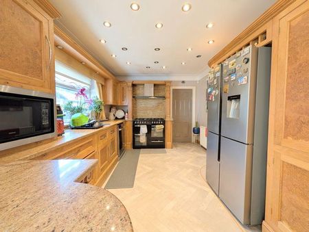 5 bedroom property to rent - Photo 4