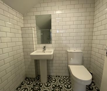 5 Bed - Flat 9, 1-9 Regent Road, Leicester, - Photo 2