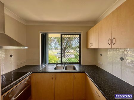 Neat & Low-Maintenance 3 Bedroom Villa - Photo 5