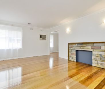 21 Woorigoleen Drive, Keilor East - Photo 2
