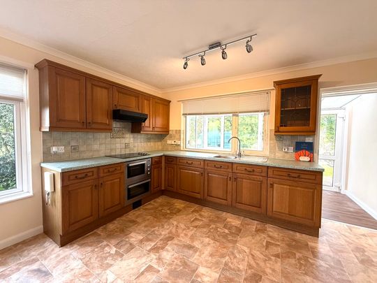 3 bed detached bungalow to rent, Crediton, EX17 - Photo 1