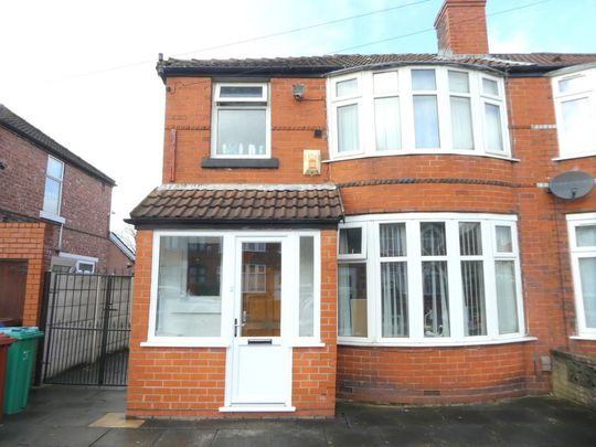 4 bedroom semi-detached house to rent - Photo 1