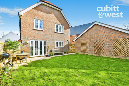 4 bedroom detached house to rent - Photo 3