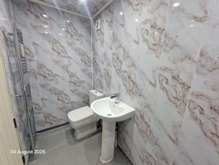 Flat 2, Stanningley Road, Leeds - Photo 3