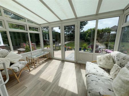 3 bedroom detached house to rent - Photo 2