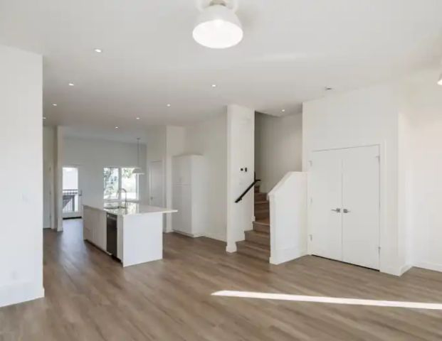 Downtown views along beautiful Strathearn Drive | 9265 Strathearn Drive Northwest, Edmonton - Photo 1