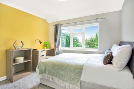 St Anns Close, Headingley, LS4 2SF - Photo 2