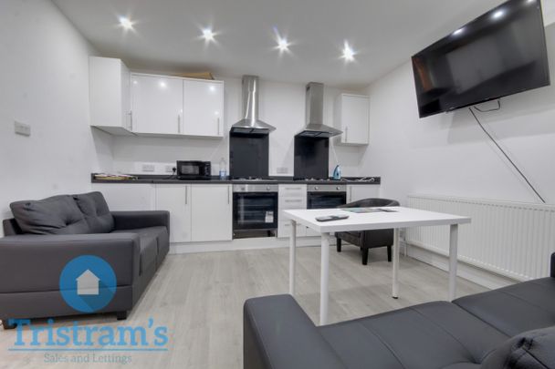 6 bed Semi-Detached House for Rent - Photo 1