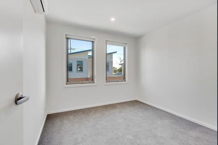 Stylish, Spacious & Ideally Located Townhouse - Photo 5