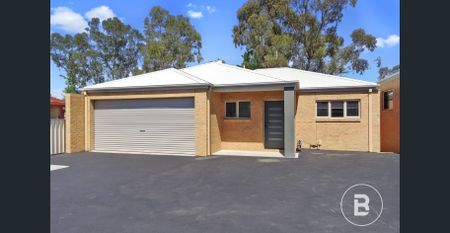 3 BEDROOM TOWNHOUSE - Photo 2