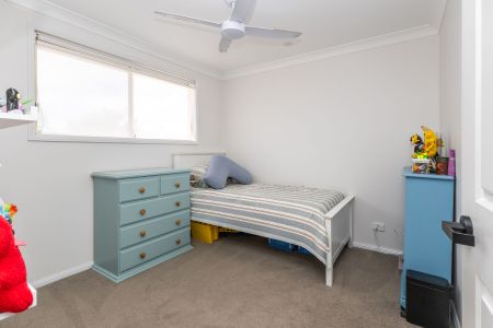 3 Bedroom townhouse with ducted air-conditioning and communal pool - Photo 5